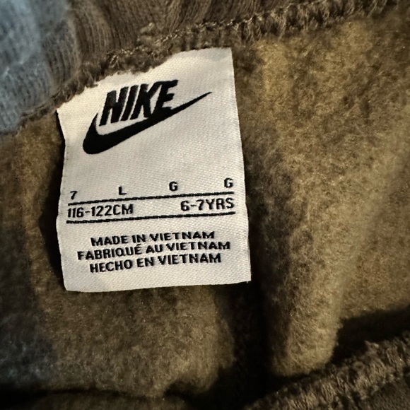 Nike Hoodie and Pant set. Size 7 - Picture 2 of 4